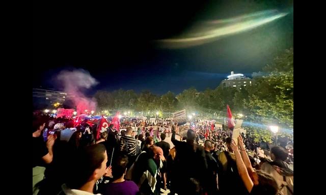 A crowd gathers in Granada to support tenants and honor Maricarmen. Photo taken by a member of Liza, an anarchist political organization